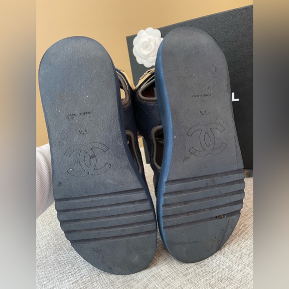 CHANEL 2021 Rubber Gladiator Sandals • Size 37.5 - Picture 15 of 16